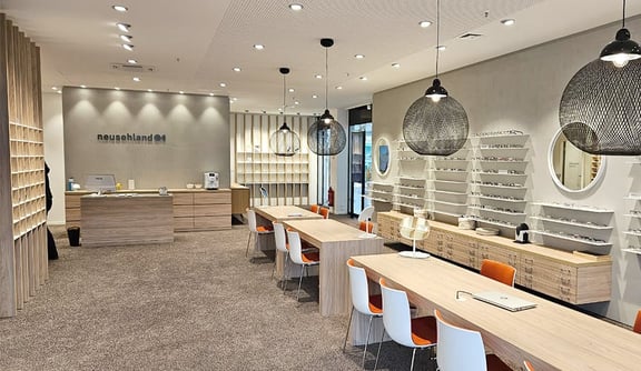 Neusehland-im-Nordwestzentrum-Frankfurt-innen-mit-Kassenbereich-Mobile